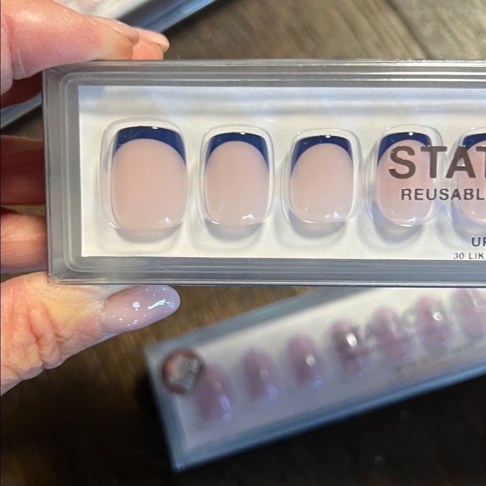 Static Nails - Picture 3 of 4